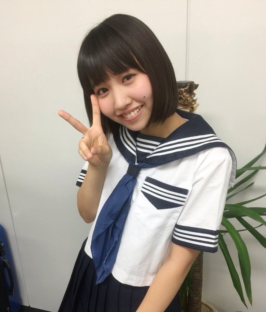 高岡未來　セーラー服