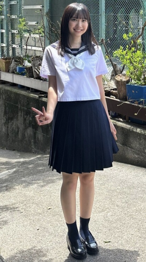 藤嶌果歩 かほりん 夏服セーラー服 週刊少年チャンピオン表紙 日向坂46 jk