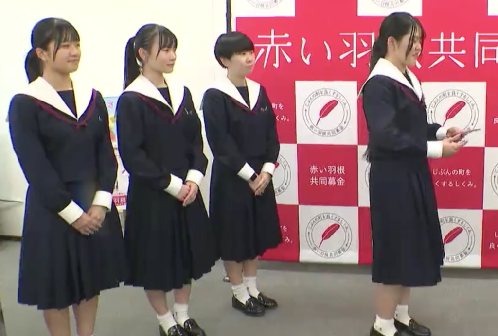 静岡英和女学院　セーラー服　女子高生　白襟カバー